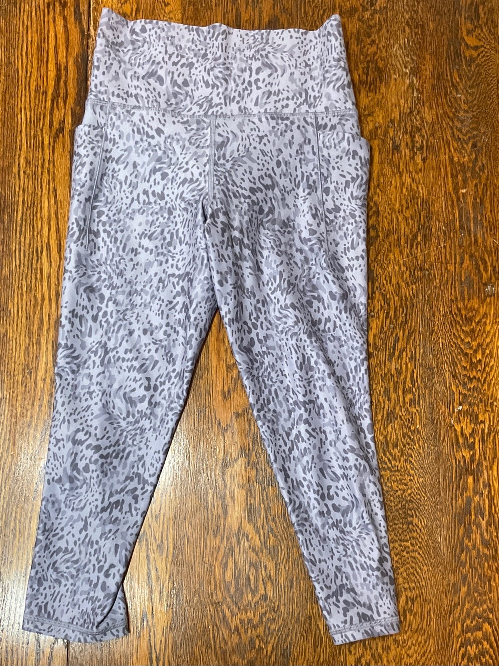 Athleta Salutation Stash Pocket II Print Capri